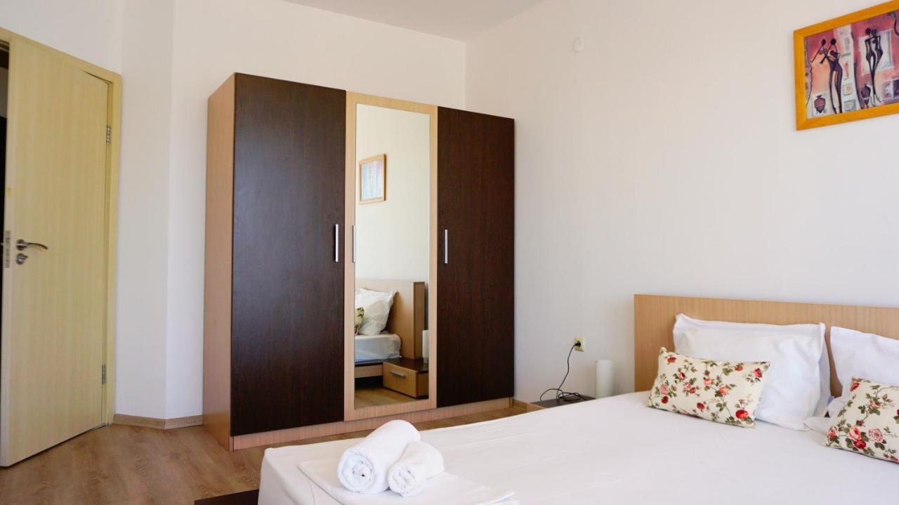 Apartment Marina Residence - Апартамент Марина Резидънс Kavarna Eksteriør billede